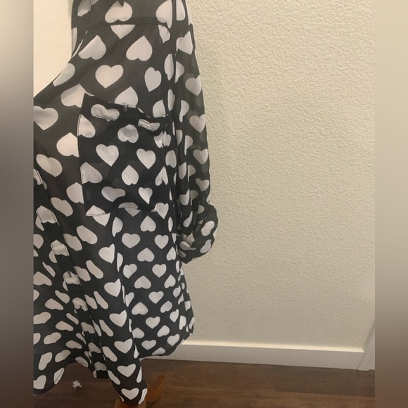 Express black and white heart blouse - Picture 3 of 7